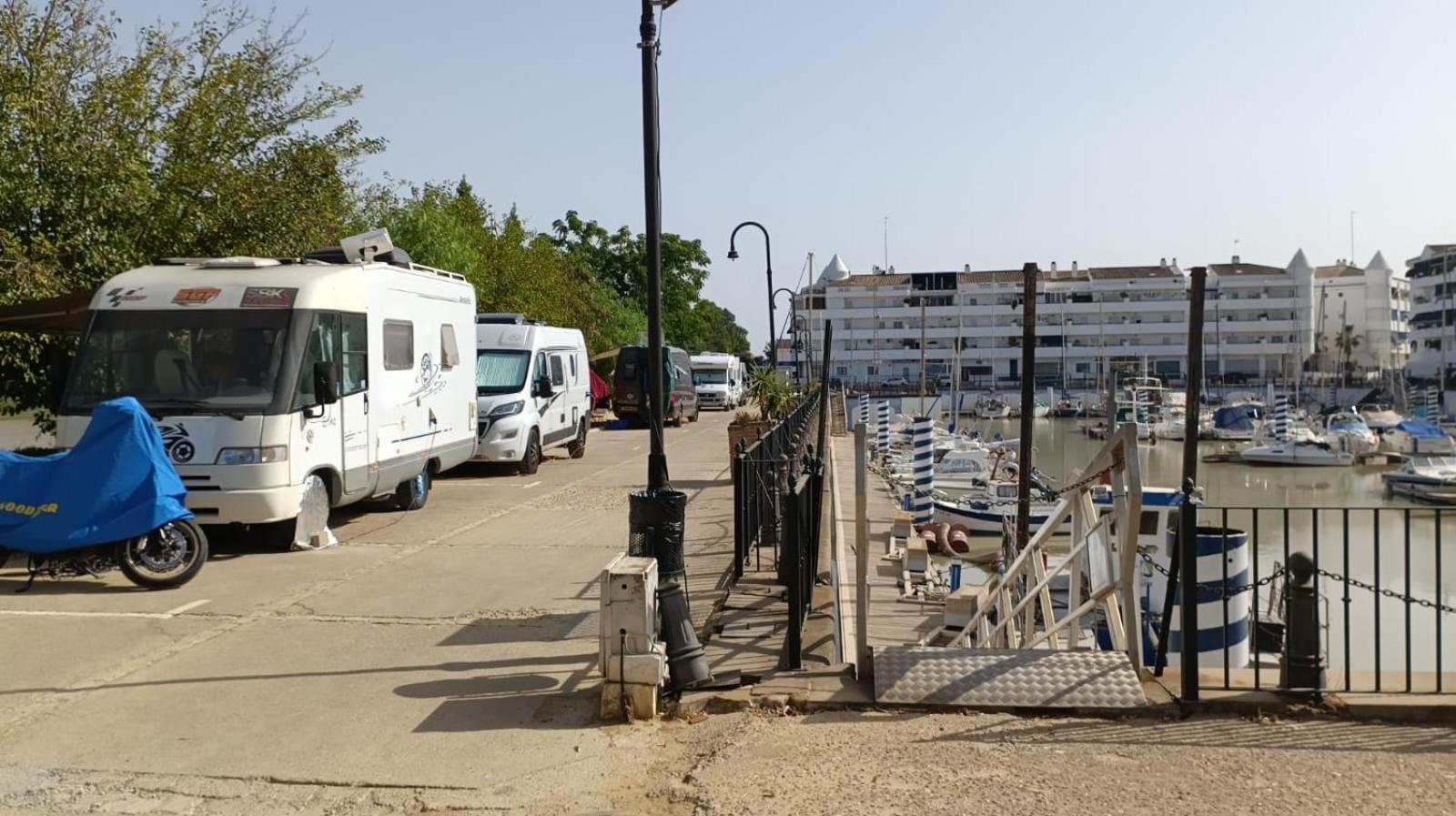 Botel Tu Casa Flotante En Sevilla! Barco En Alquiler En El Guadalquivir Sevilla